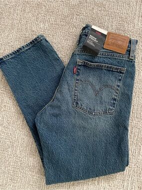 NWT! Levi’s Wedgie Straight Jeans